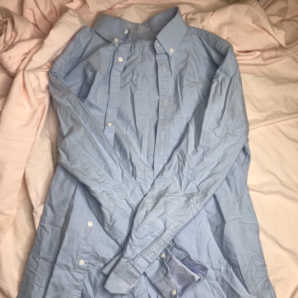 Men’s Light blue button-down w/ gingham cuffs!